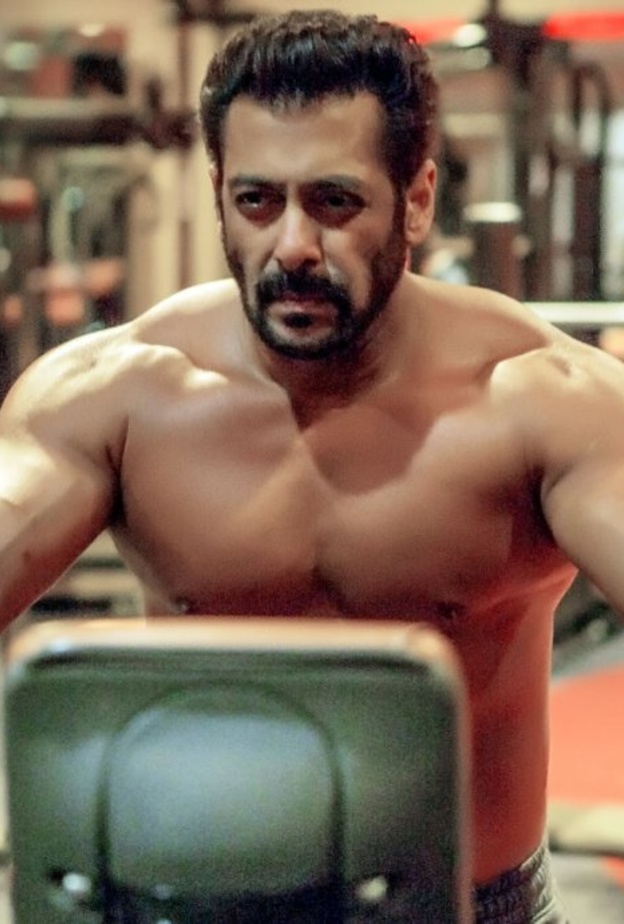 سلمان خان Salman Khan ينشر أحدث صوره أثناء ممارسته الرياضة