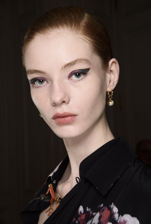 الوان ظلال العيون القوية بخطوات بسيطة لصيف 2020 من Altuzarra