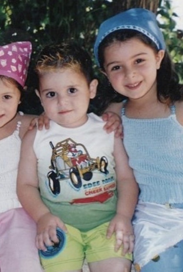 نشرت ماريتا الحلاني صورة لطيفة من طفولتها برفقة الوليد ودانا الحلاني