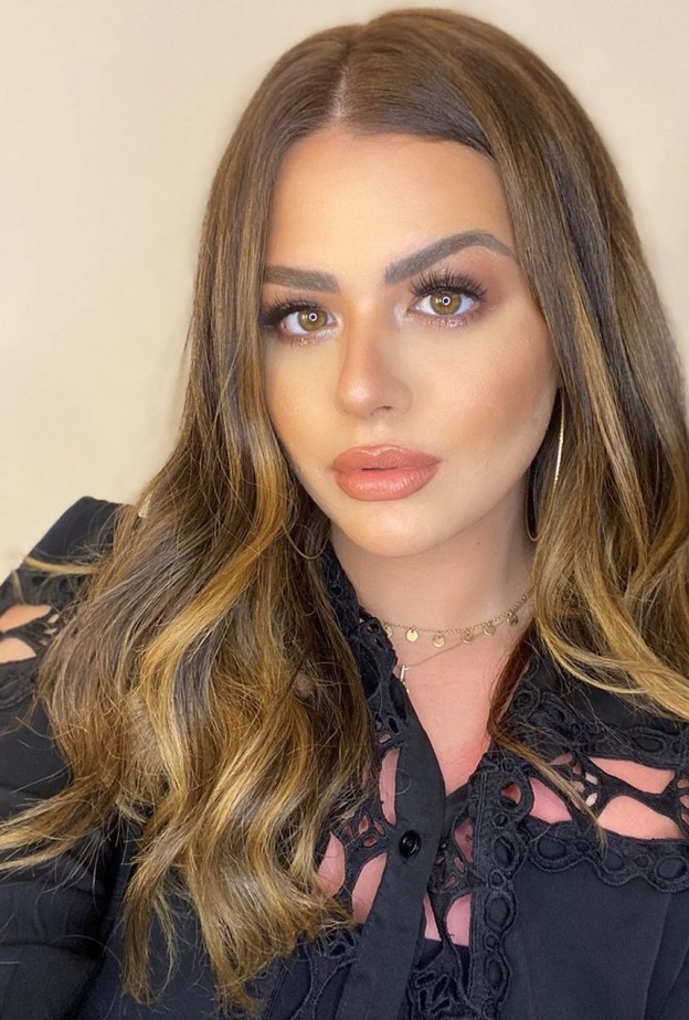  طريقة عمل كونتور للوجه باسلوب مكياج هنادي مهنا في أحدث صور لها على انستقرام