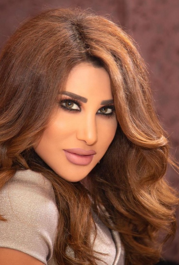 صيحات مكياج تجعلك اصغر سنا من وحي اطلالات نجوى كرم