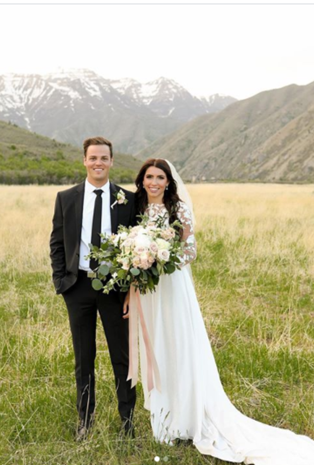 زواج جوش اوزموند في إطار حفل زفاف ضيق بسبب كورونا