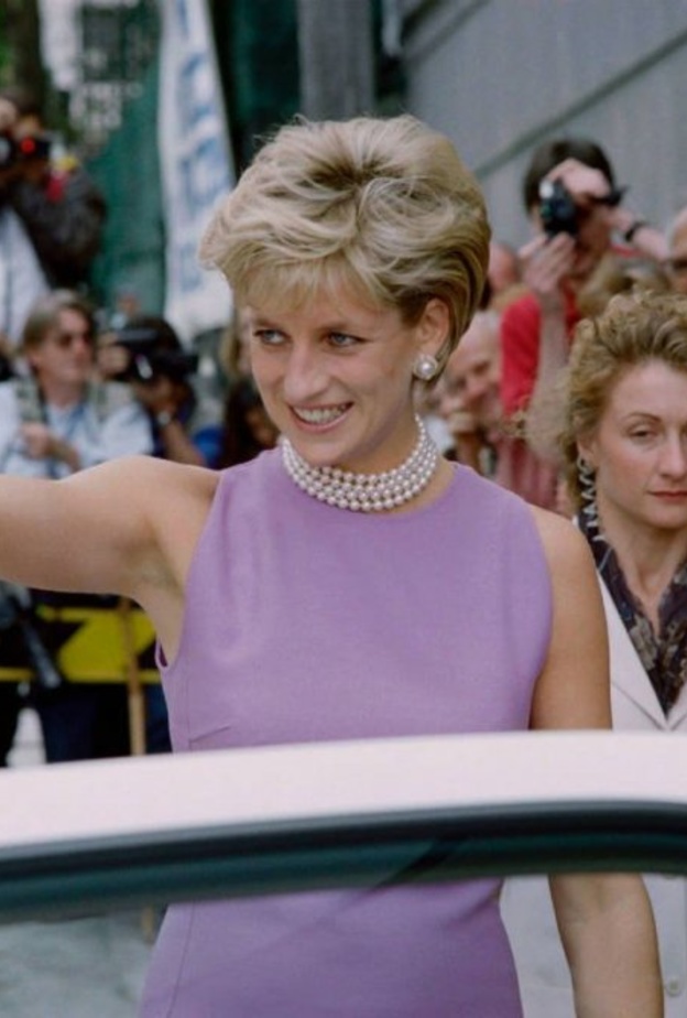 كيف كانت الأميرة ديانا نقطة تحول في علاقة الشعب بالعائلة المالكة البريطانية؟