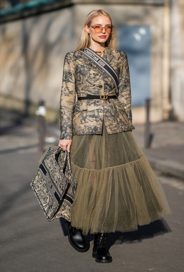  نسّقي الحزام مع إطلالتك لتحددي قوامك