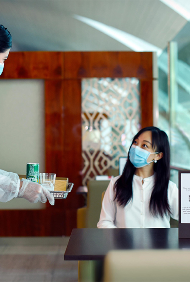 طيران الإمارات تستأنف تقديم الخدمات الأرضية المتميزة لركاب الأولى ورجال الأعمال