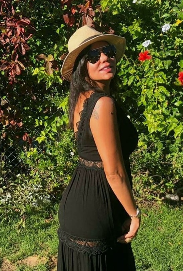  طرق تنسيق الشابوه الكاجوال مستوحى من اطلالات رانيا يوسف في اجازتها الصيفية