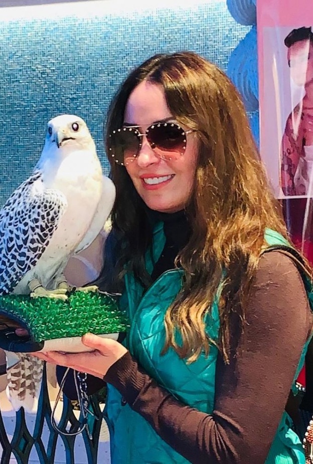 موديلات نظارات شمسية للوجه الطويل من اطلالات نرمين الفقي