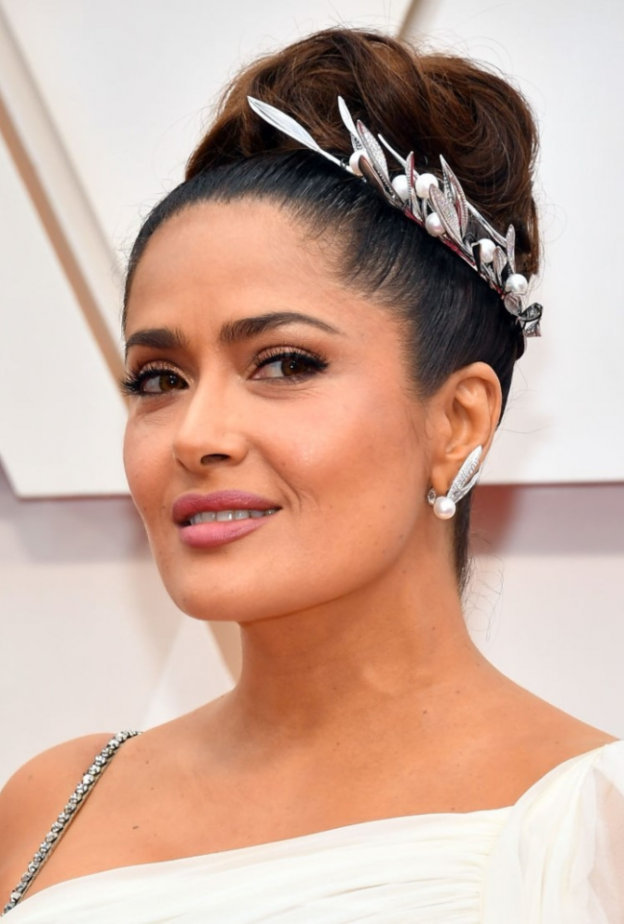 احدث صيحات اكسسوارات الشعر الجانبية مستوحاة من اطلالات سلمى حايك