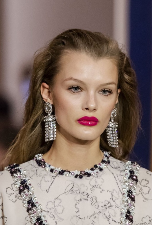 احمر الشفاه القوي لاطلالة جريئة في صيف 2020 من Lanvin