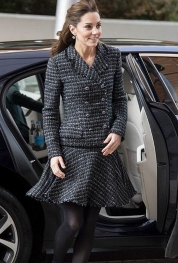 كيت ميدلتون بدت ساحرة بالبدلة مع التنورة من تصميم دولتشي اند غابانا