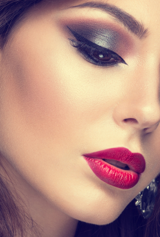 اعتمدي مكياج العيون الخليجي لطلة مميزة