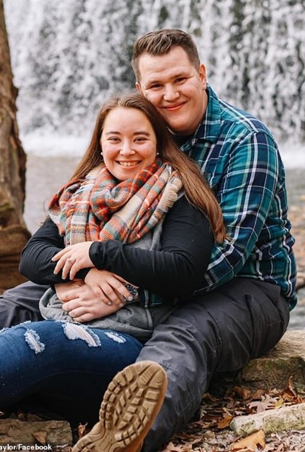  العروس راشيل تايلور وعريسها كالفين تايلور