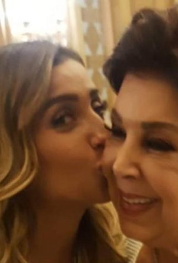 دينا الشربيني ترثي رجاء الجداوي