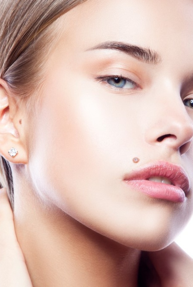 فوائد زيت اكليل الجبل للبشرة والشعر في فصل الصيف