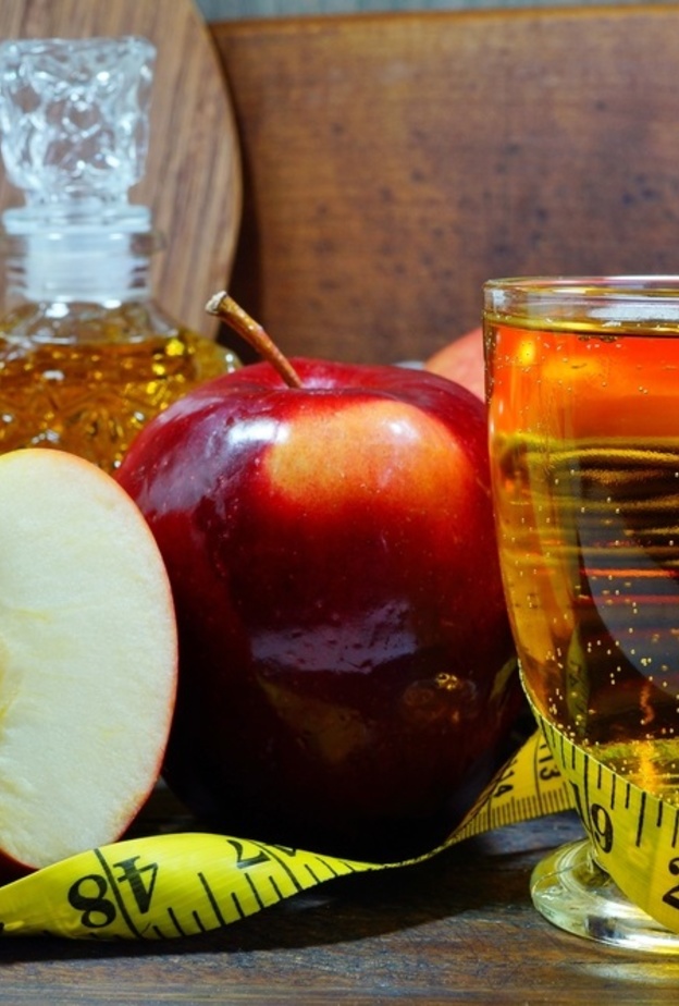 خل التفاح يساعد في التخلص من دهون البطن