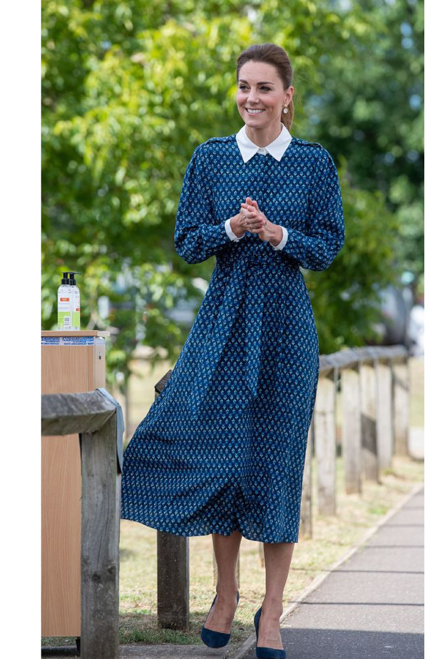 بدت ساحرة في أحدث إطلالة لها بفستان من ماركة Beulah London