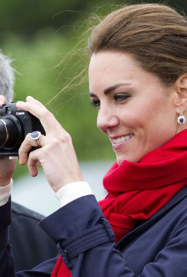 إليكم السر وراء التقاط كيت ميدلتون صور عائلتها بنفسها