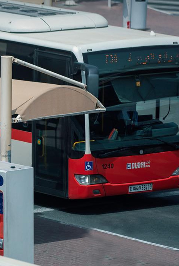 طرق دبي توظّف سيدات للعمل كسائقات حافلات عامة