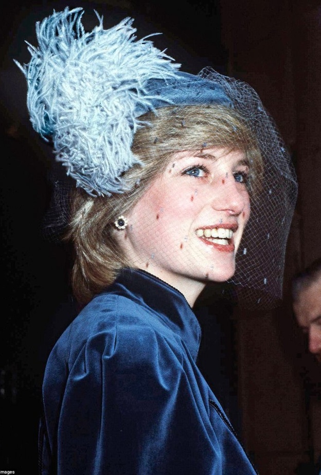 تعرفي على أجمل أشكال القبعات الشبك التي تألقن بها سيدات العائلات الملكية 