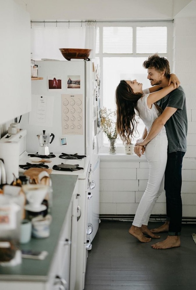 افكار تصوير العروسين في المطبخ في زمن الكورونا