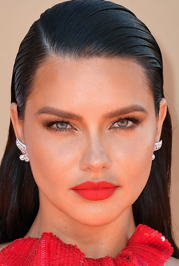 العارضة "أدريانا ليما"