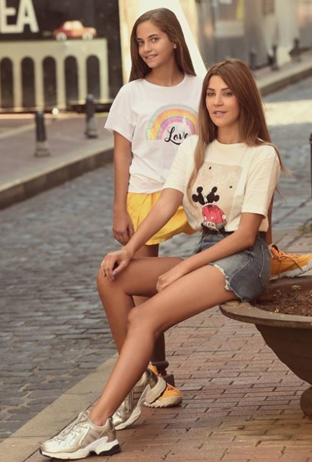 تألقتا بصيحة الشورت مع التيشيرت