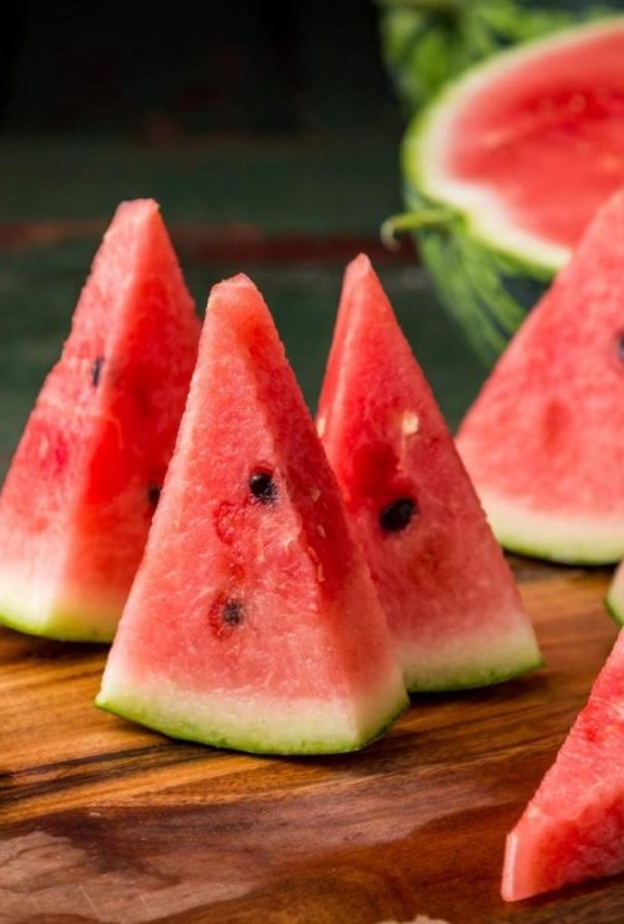  اسباب حدوث الم في البطن واسهال بعد اكل البطيخ