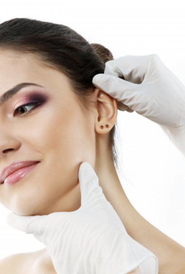 من المهم اختيار جراح تجميل ماهر وذو خبرة عند الخضوع لعملية تجميل الأذن