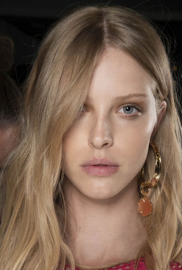 احدث الوان صبغات الشعر الاشقر الفاتح للبشرة الحنطية 2020