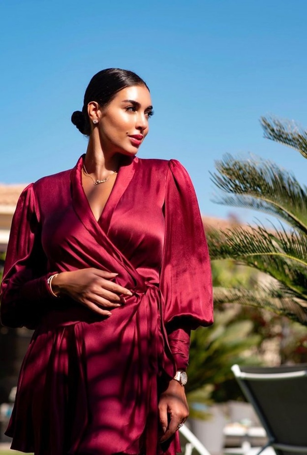  اطلالة ياسمين صبري بفستان أحمر حريري من توقيع Zimmermann