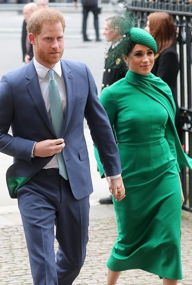 آرثر إدواردز يدعو الأمير هاري للتوقف عن الاستماع لزوجته