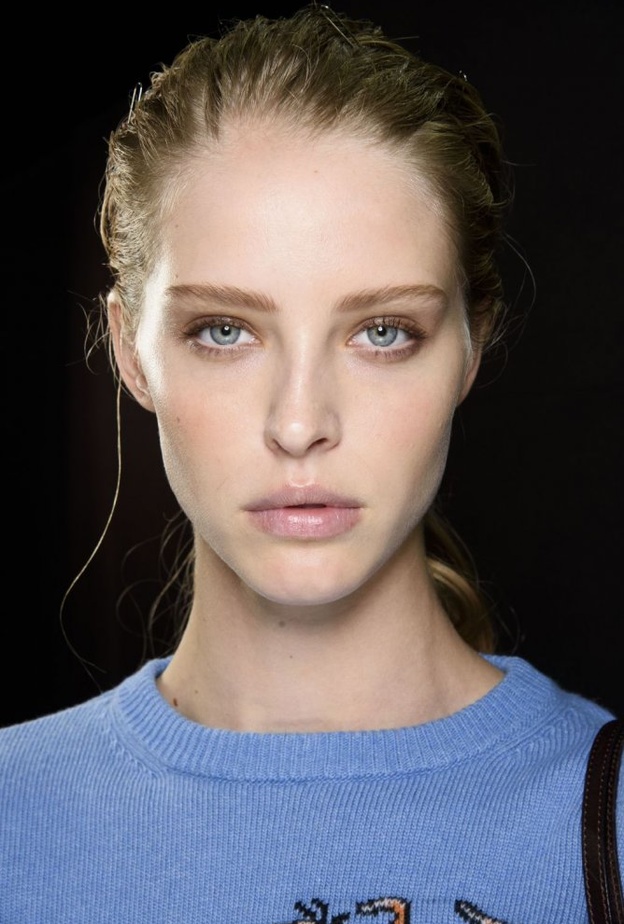 رسمات مكياج نيود ولحمية من دار Alberta Ferretti