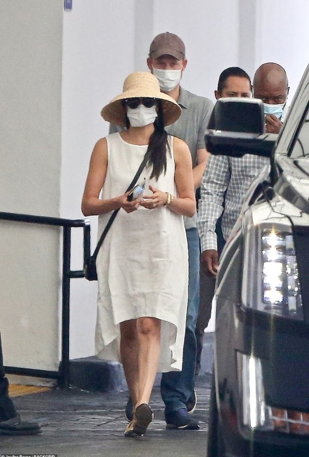 ميغان ماركل تقود السيارة