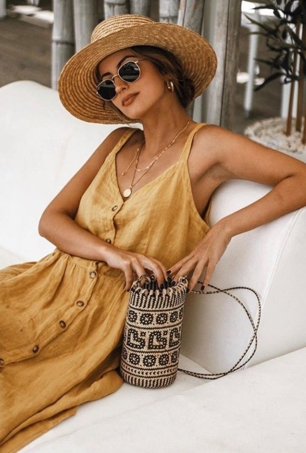 أكملي اطلالاتك هذا الصيف باكسسوارات القش