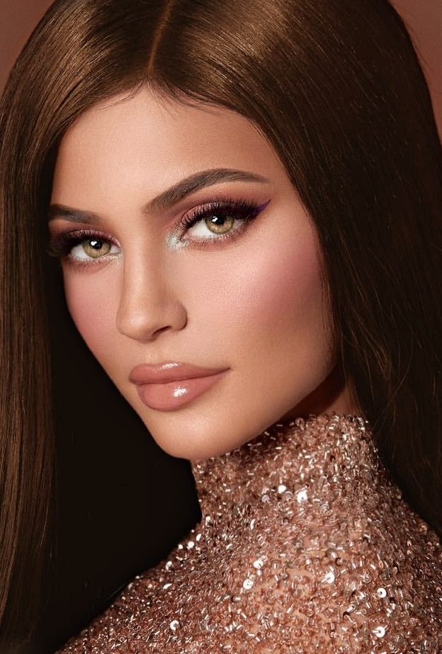 اجمل الوان صبغات الشعر البني الداكن من وحي اطلالات كايلي جينر