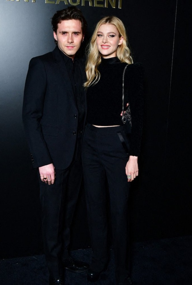 أبرز اطلالات بروكلين بيكهام ونيكولا بيلتز بأناقة اللون الاسود