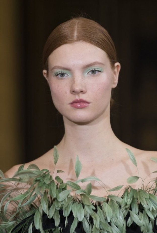 الوان ظلال عيون خضراء بأسلوب Christian Siriano