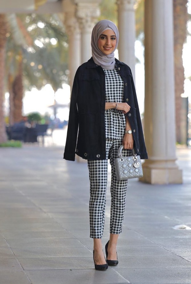  ازياء صيفية تناسب العمل بنقشات الكارو من وحي رنيم غسان