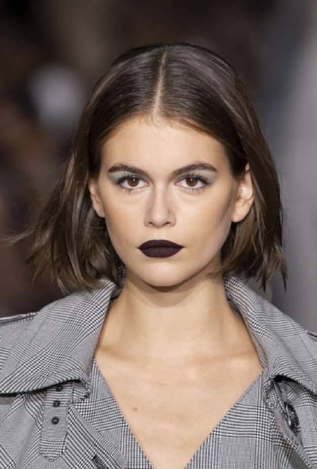 طرق وضع احمر الشفاه الداكن والاسود في عرض Max Mara