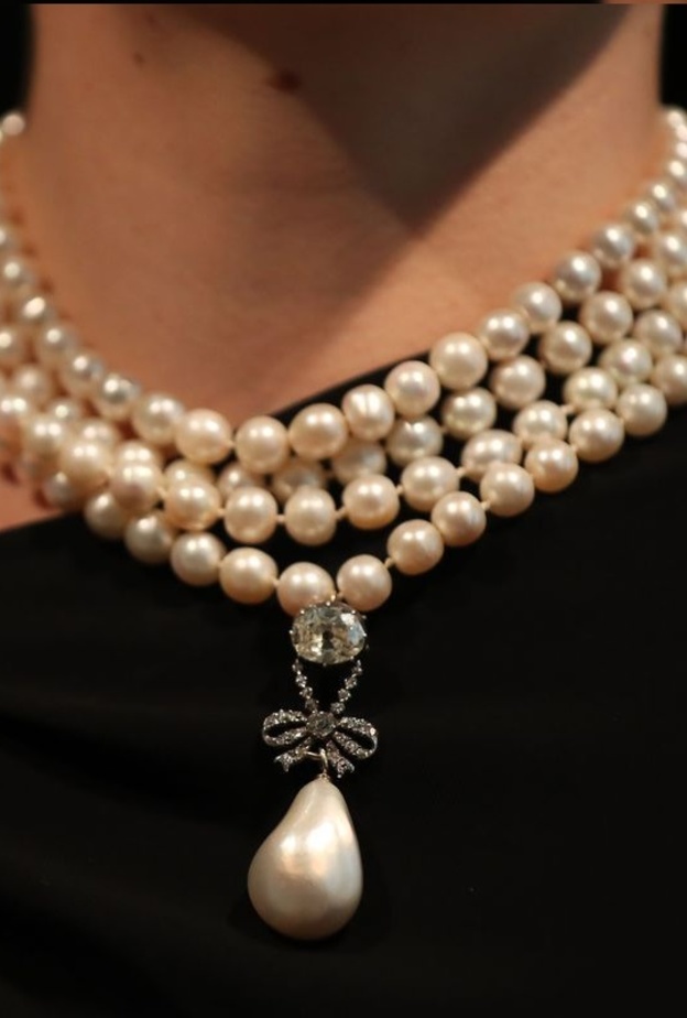 قلادة Marie Antoinette's Pearl
