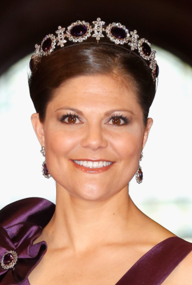في عيدها الـ 43.. أجمل مجوهرات ملكة السويد المستقبلية