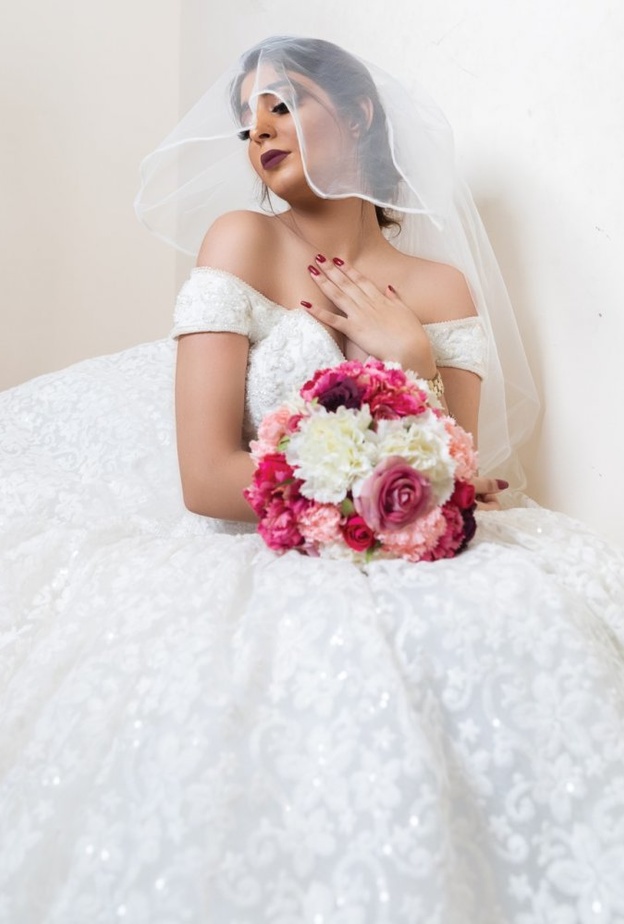 تصوير عروس بكاميرا المصورة شيخة الجابر