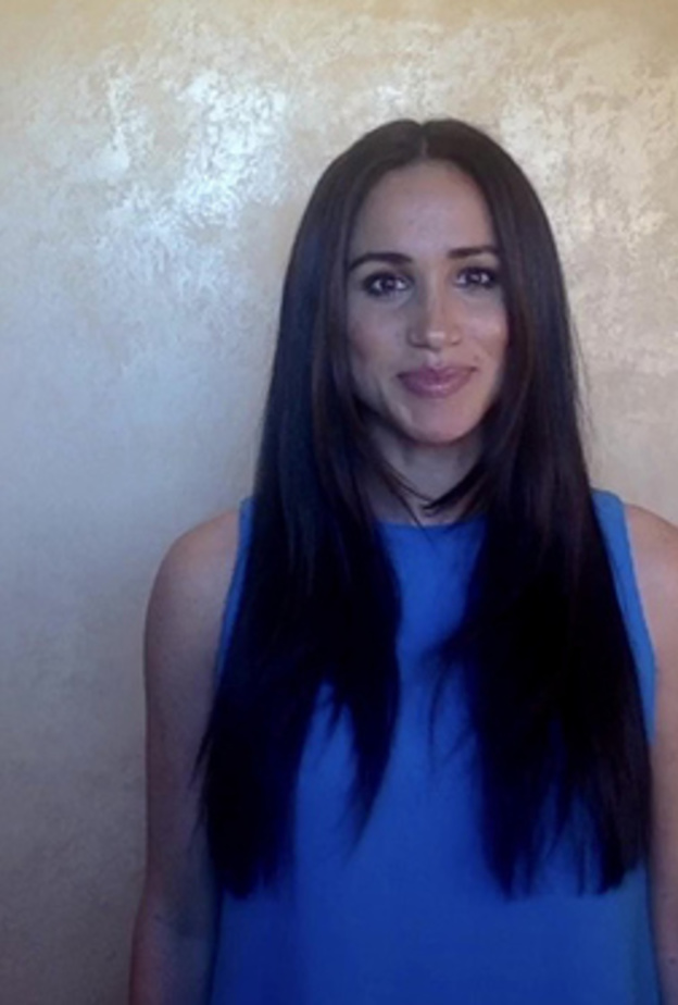 خطفت ميغان ماركل الأنظار باللون الأزرق