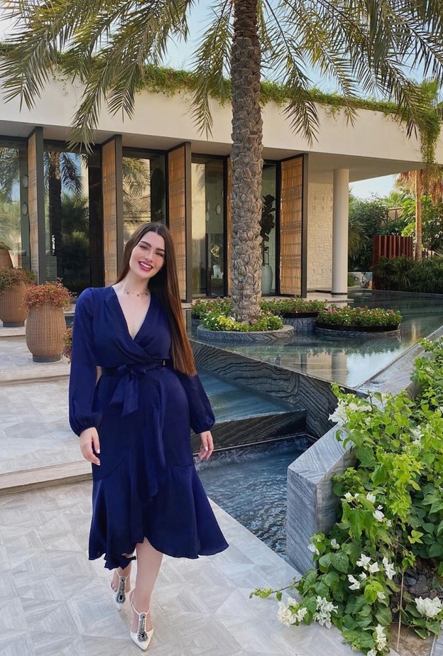 تنسيق روان بن حسين للفساتين الميدي