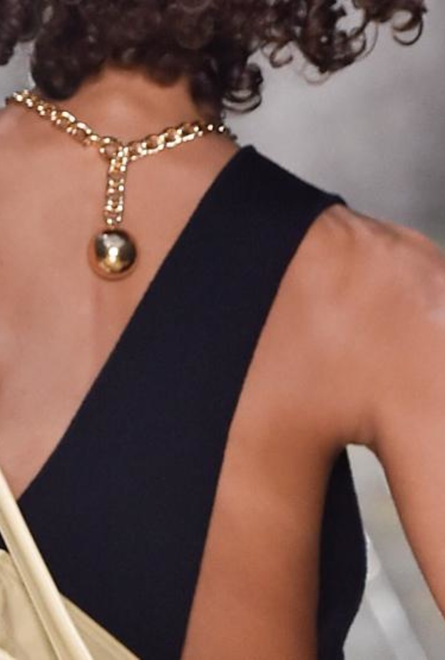  امنحي اطلالتك الجرأة بمجوهرات عصرية