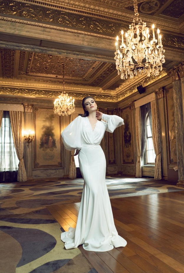 فستان بأكمام منفوخة من adam zohar