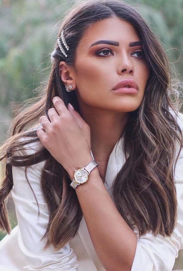 تسريحات شعر صيفية مع اكسسوارات الدبابيس مستوحاة من الفاشينيستا العنود بدر