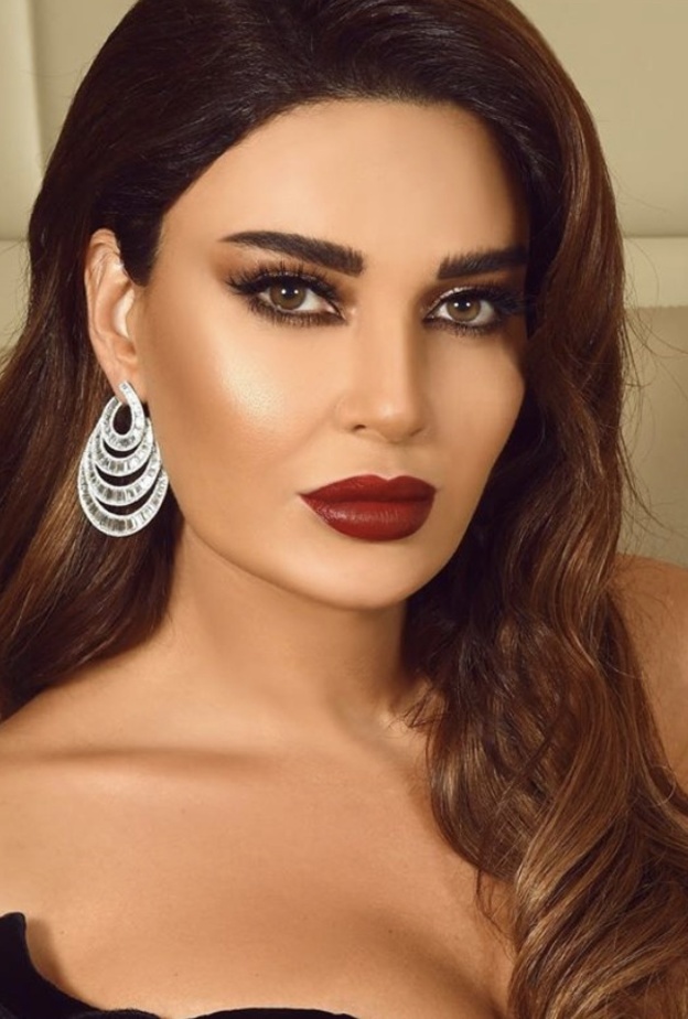 موديلات حواجب للوجه العريض