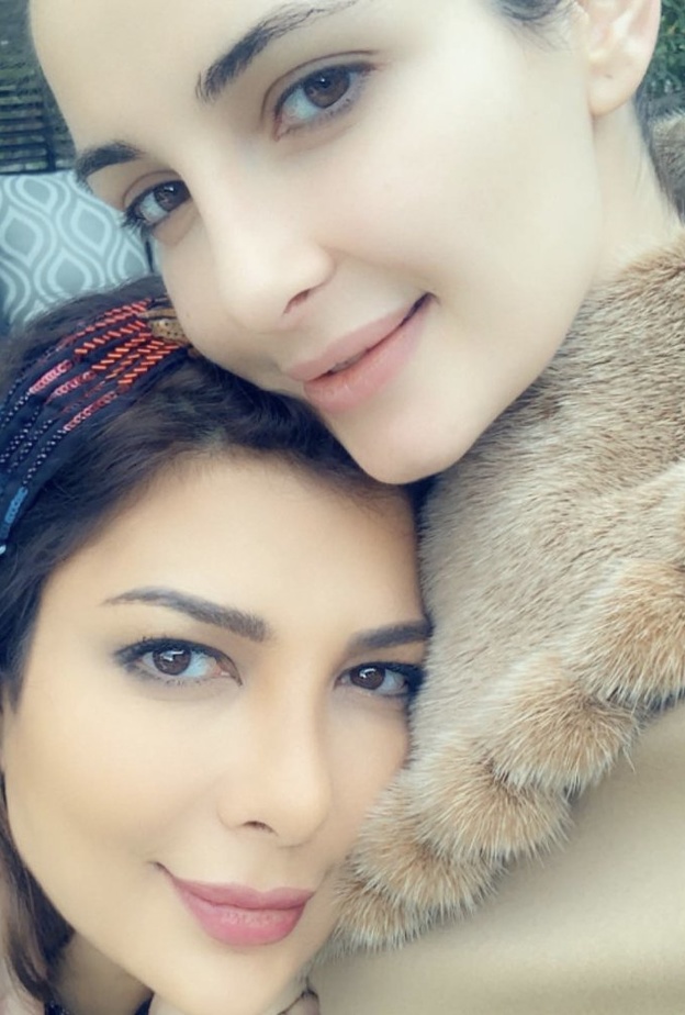 صورة لطيفة جداً تجمع بين أصالة وابنتها شام