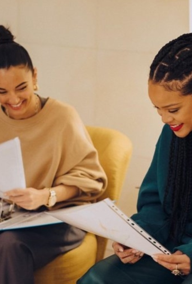 مصممة الاحذية امينة معادي وريهانا